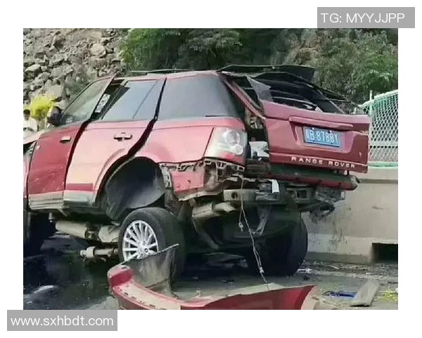 前UFC冠军菲格雷多遭受事故，防弹路虎接连翻滚未受伤